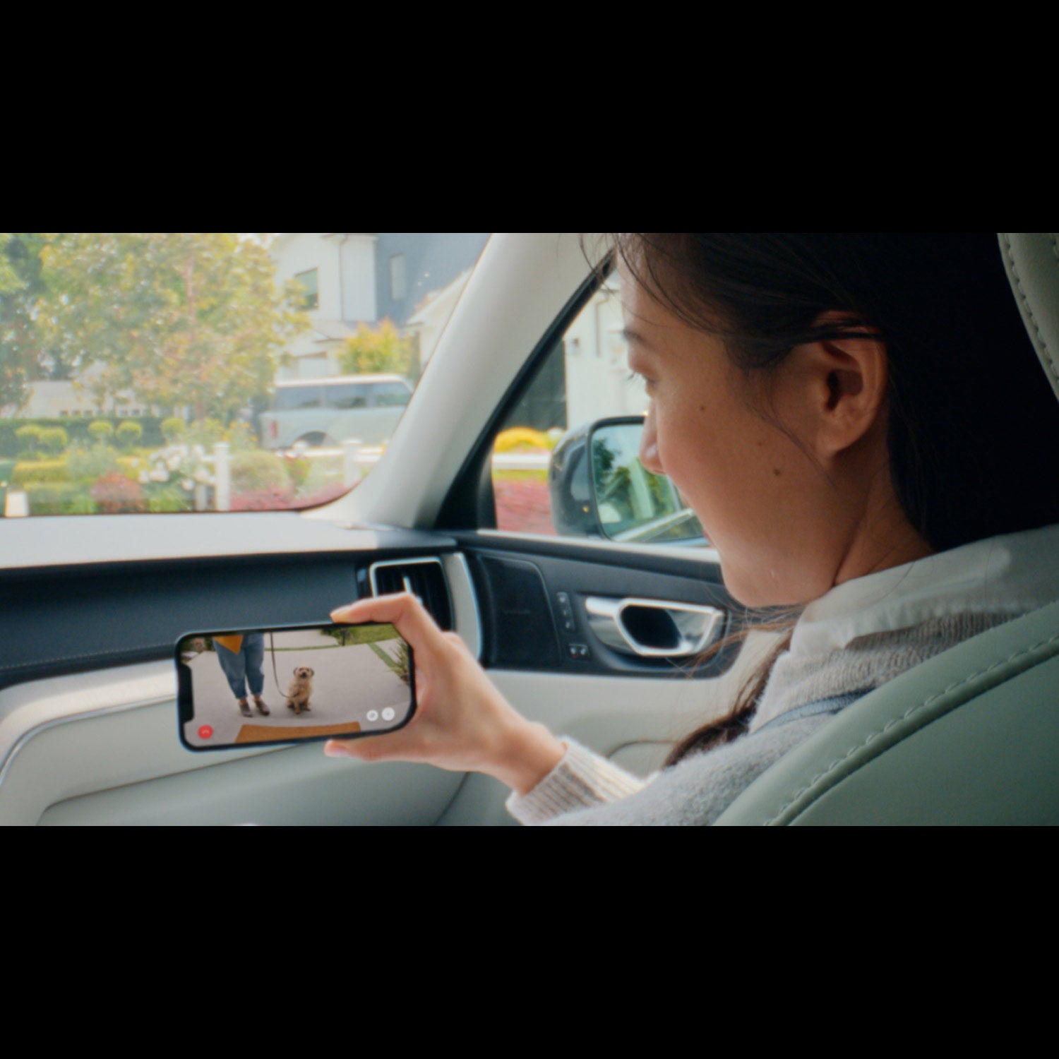 Battery Doorbell Pro - Video of Ring Battery Doorbell Pro demonstrating 3D Motion Detection, Bird's Eye View, and clear night vision feartures.